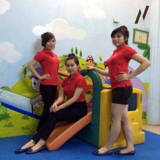 Đồng Phục Giáo Viên Mần Non Áo Đỏ Quần Đen DPMN12