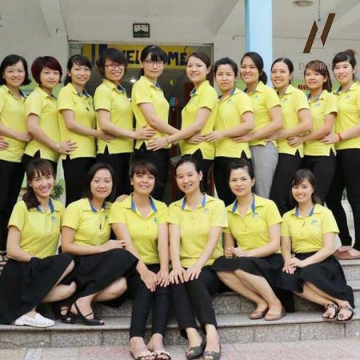 Đồng Phục Mân Non Giáo Viên Áo Vàng Quần Đen DPMN7